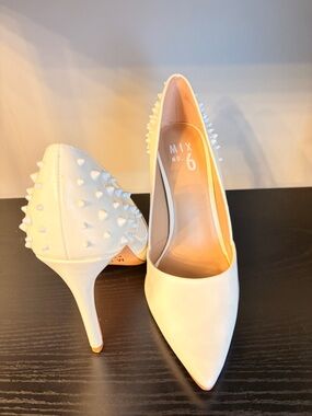 Mix No. 6 White Pointed-Toe Studded Pumps
